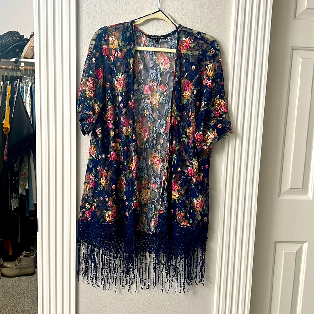 Floral lace kimono wrap with tassels Size- XL Brand- Sweet rain